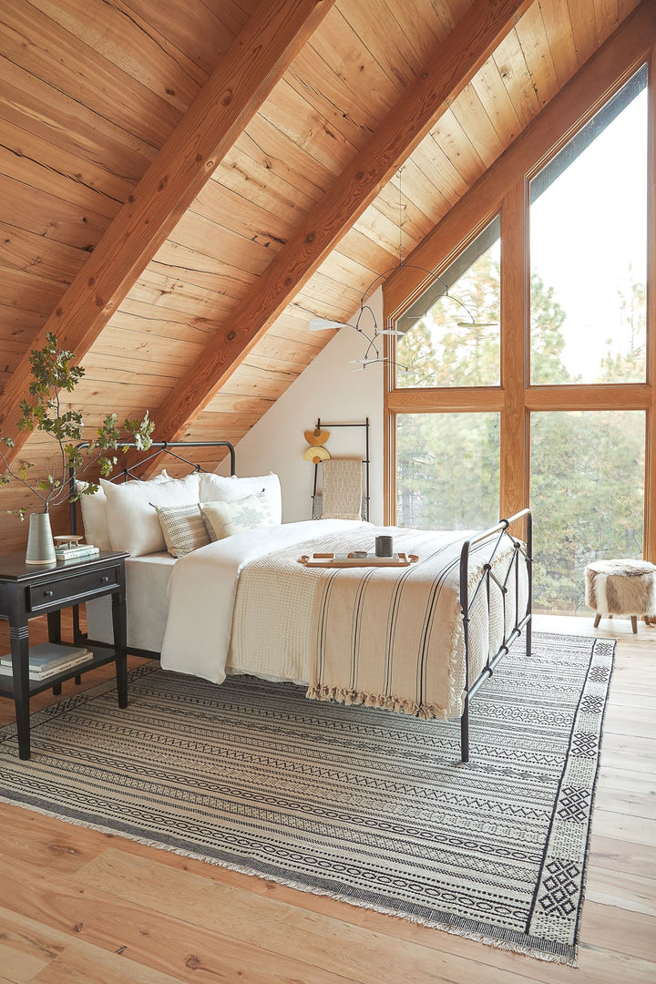 #color::hand-rubbed-black